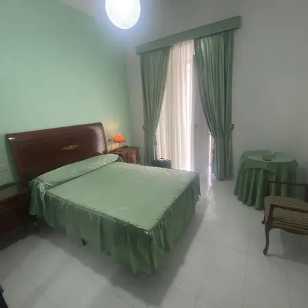 En Residencial Capuchinos Cerca Del Centro Historico De *